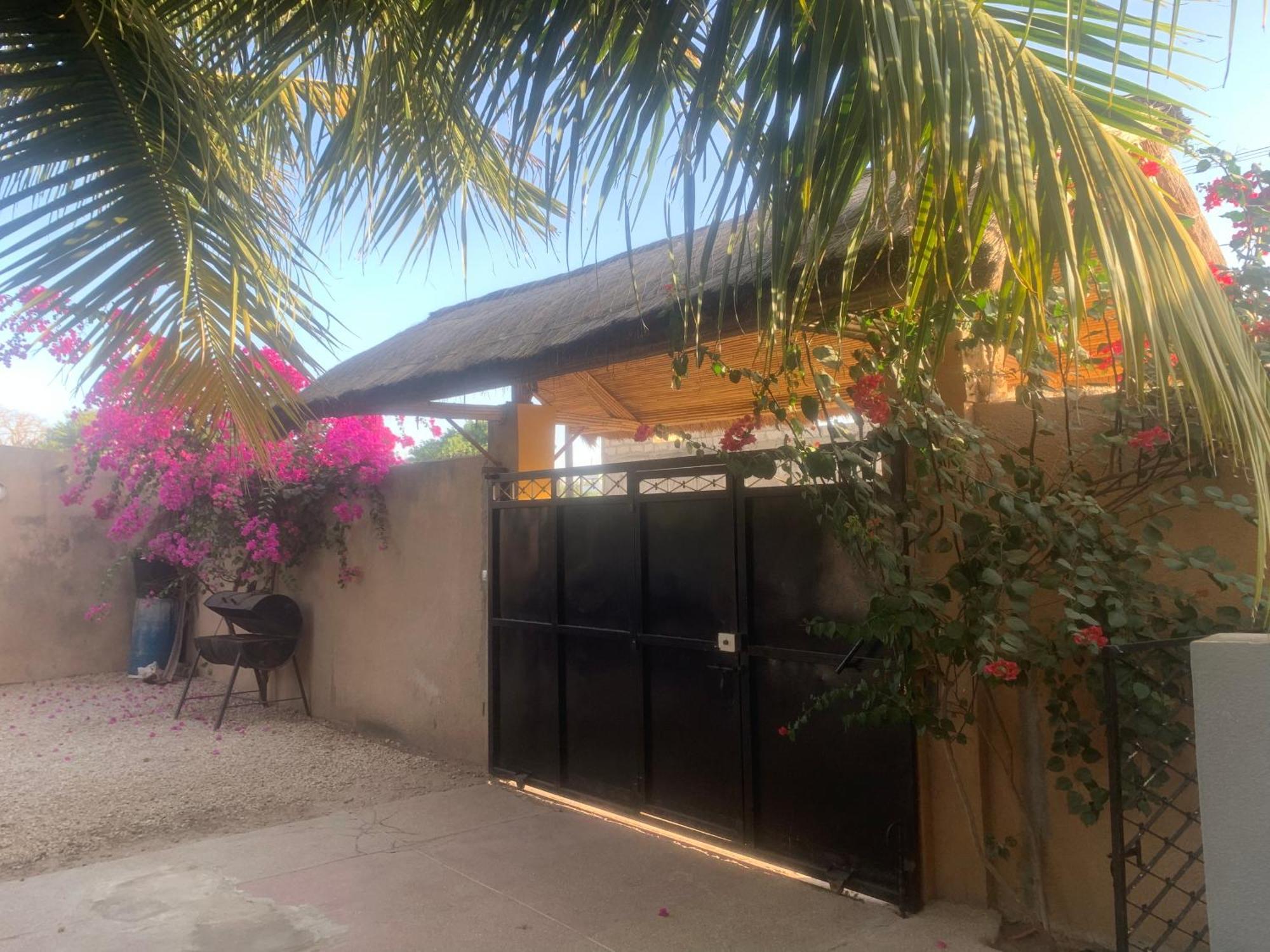 Auberge Keur Ely Ouoran Bagian luar foto